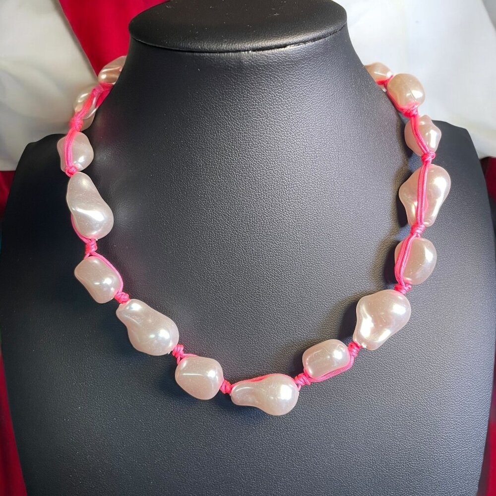 Urban Outfitters Baroque Faux Pearl Necklace Pink Cord Chunky Y2K Trendy Coastal